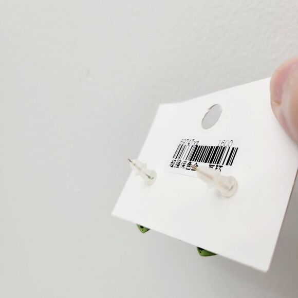 2/$20 Brand New Green Heart Stud Earrings - Picture 5 of 6